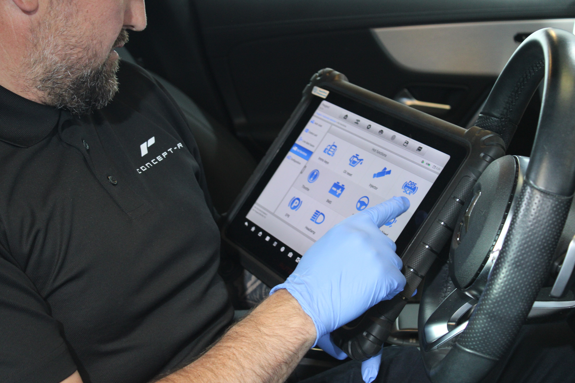 Vehicle diagnostics at Concept-R workshop